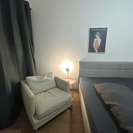 2Schlafenzimmer 5Betten Montuerwhonung Lägenhet Düsseldorf Exteriör bild