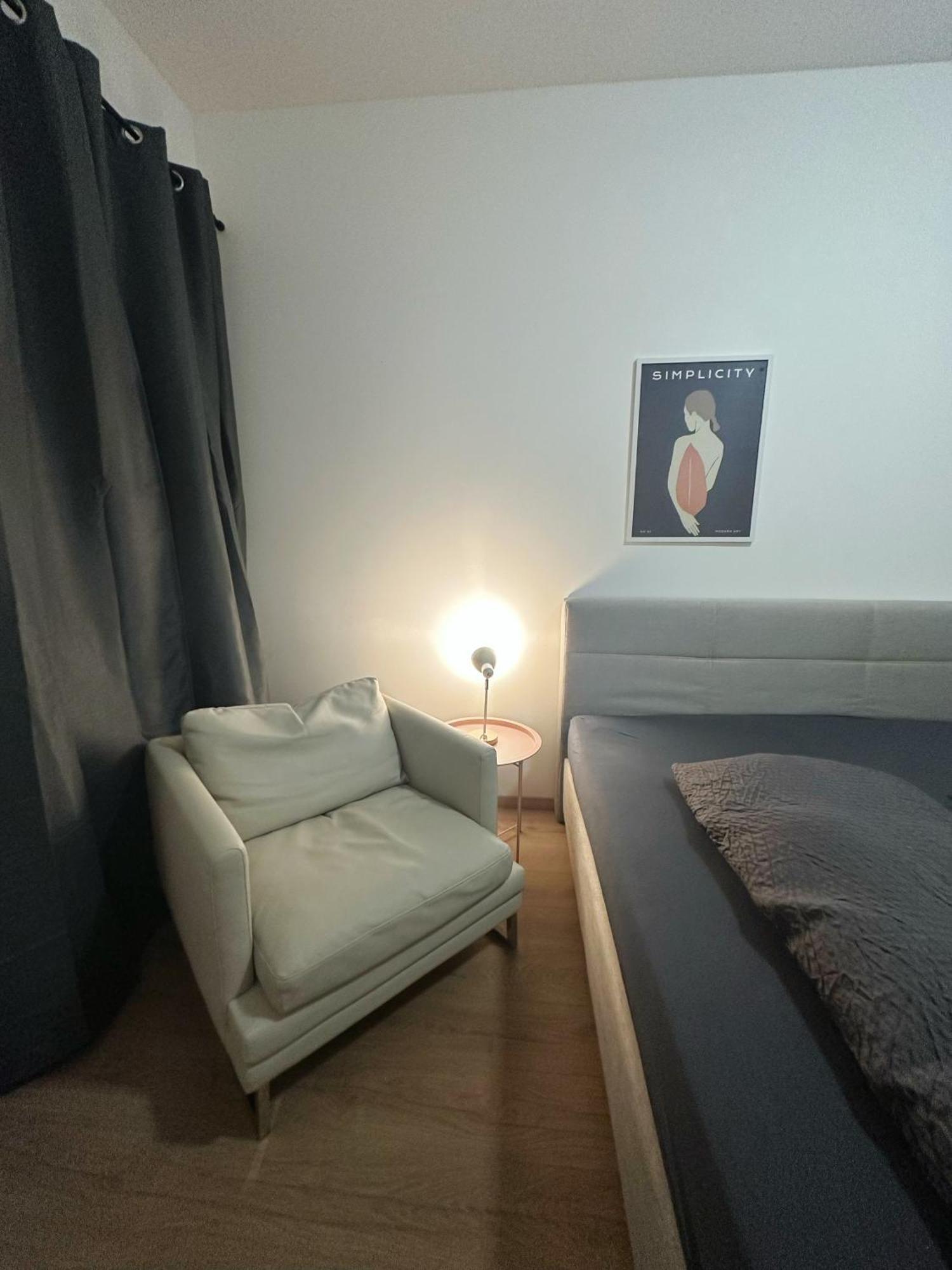 2Schlafenzimmer 5Betten Montuerwhonung Lägenhet Düsseldorf Exteriör bild
