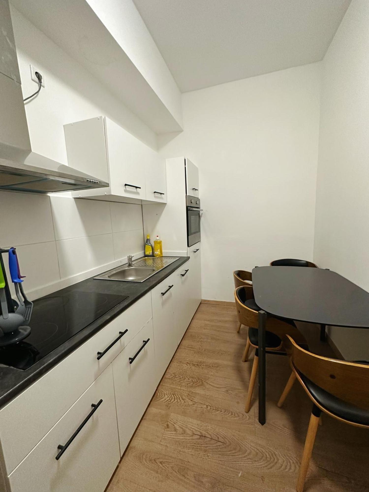 2Schlafenzimmer 5Betten Montuerwhonung Lägenhet Düsseldorf Exteriör bild