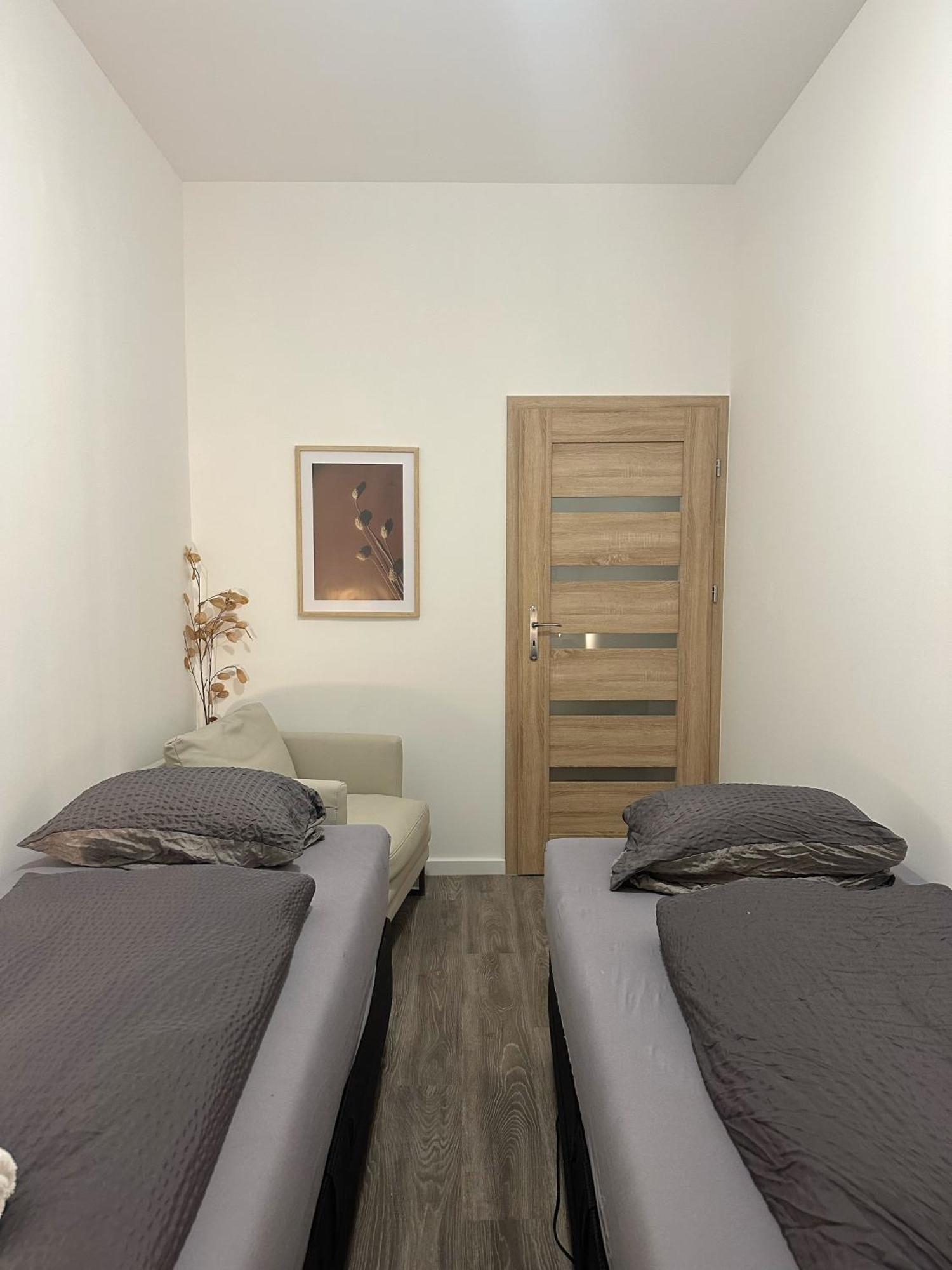 2Schlafenzimmer 5Betten Montuerwhonung Lägenhet Düsseldorf Exteriör bild